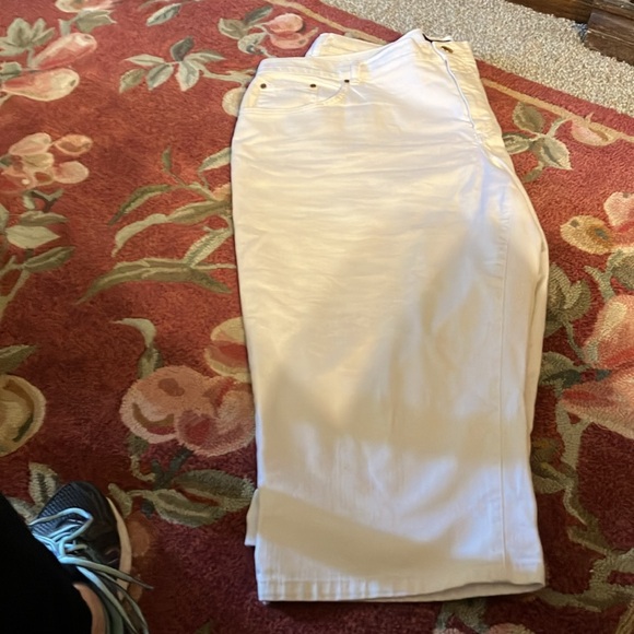 Chaps plus size white capri pants - Picture 3 of 4